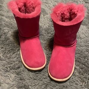 Pink Ugg’s size 3 in girls.